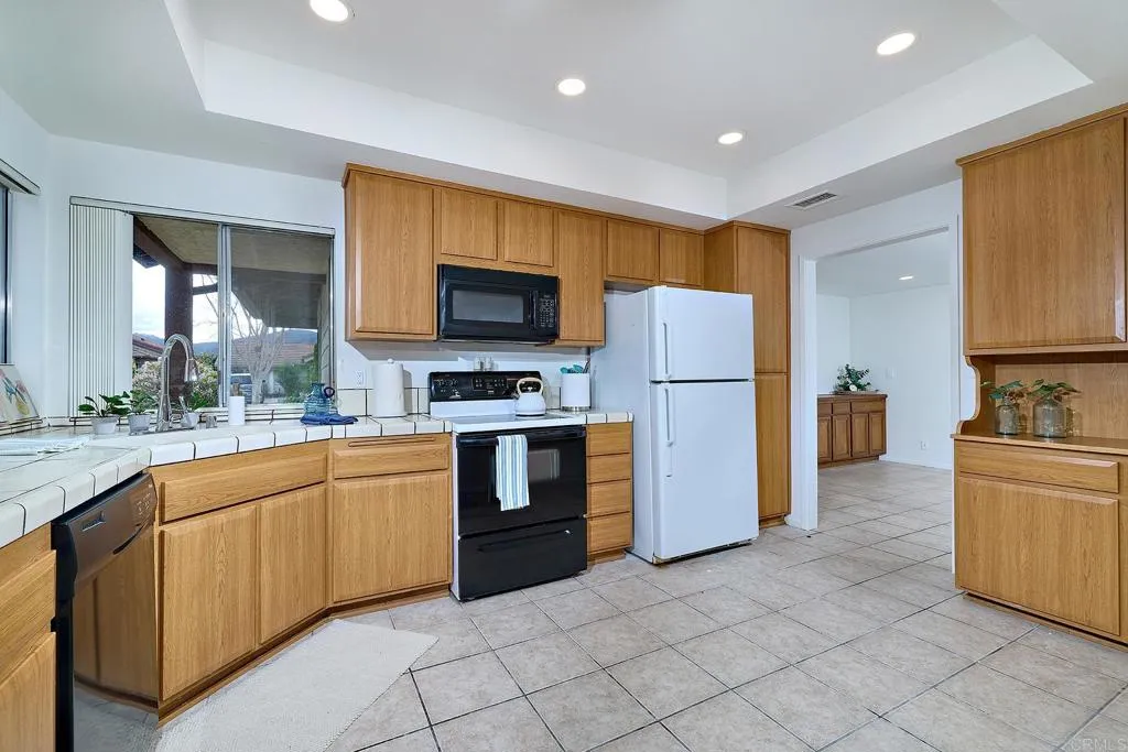 1128 Calle Del Baston, San Marcos, California 92078 home-pic-17