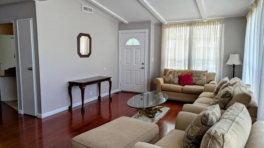 251013 Red Cir Ad Pics 04