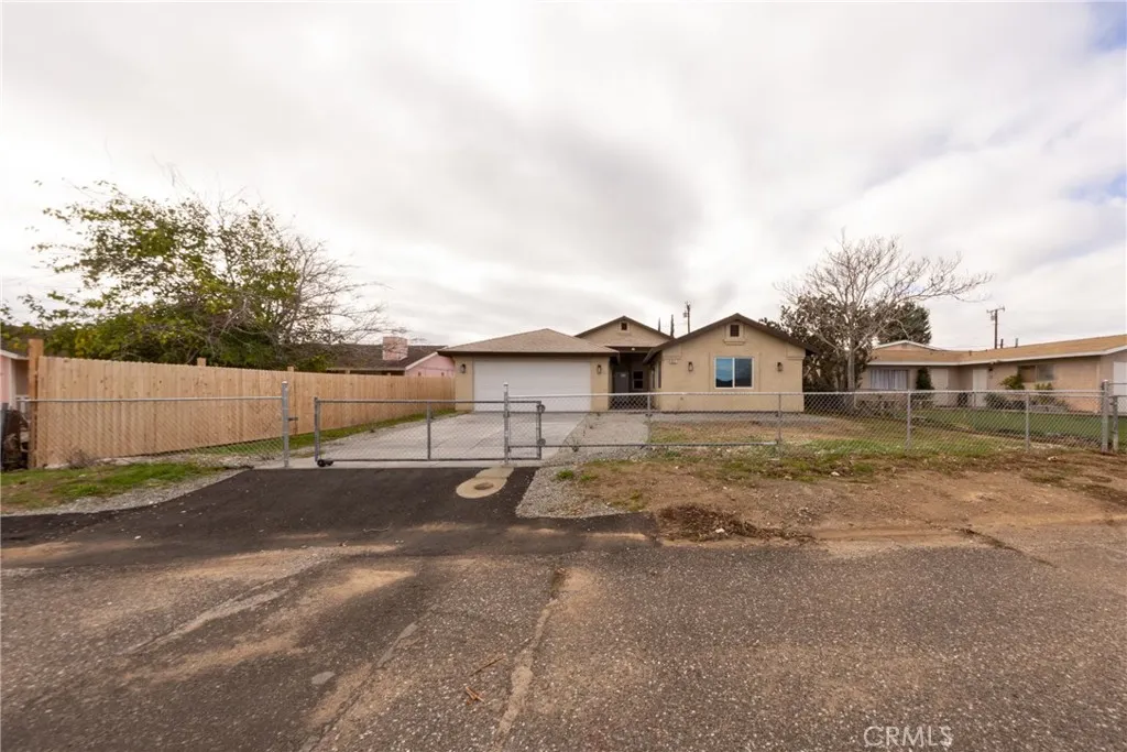 16241 Chestnut Street, Hesperia, California 92345 home-pic-2