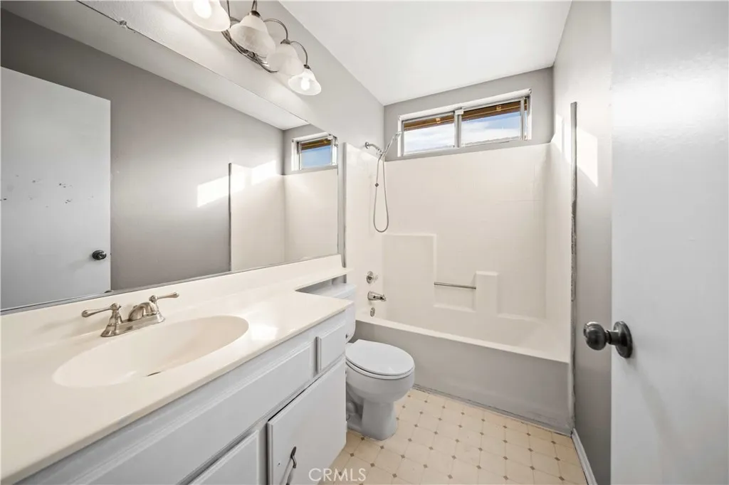 622 E Avenue J11, Lancaster, California 93535 home-pic-16