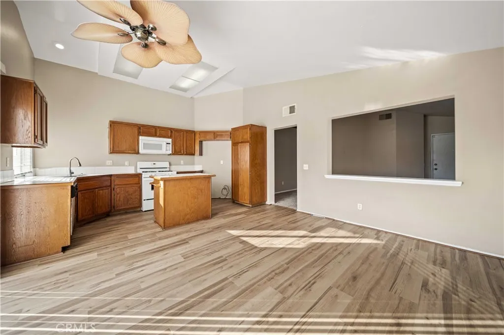 622 E Avenue J11, Lancaster, California 93535 home-pic-10
