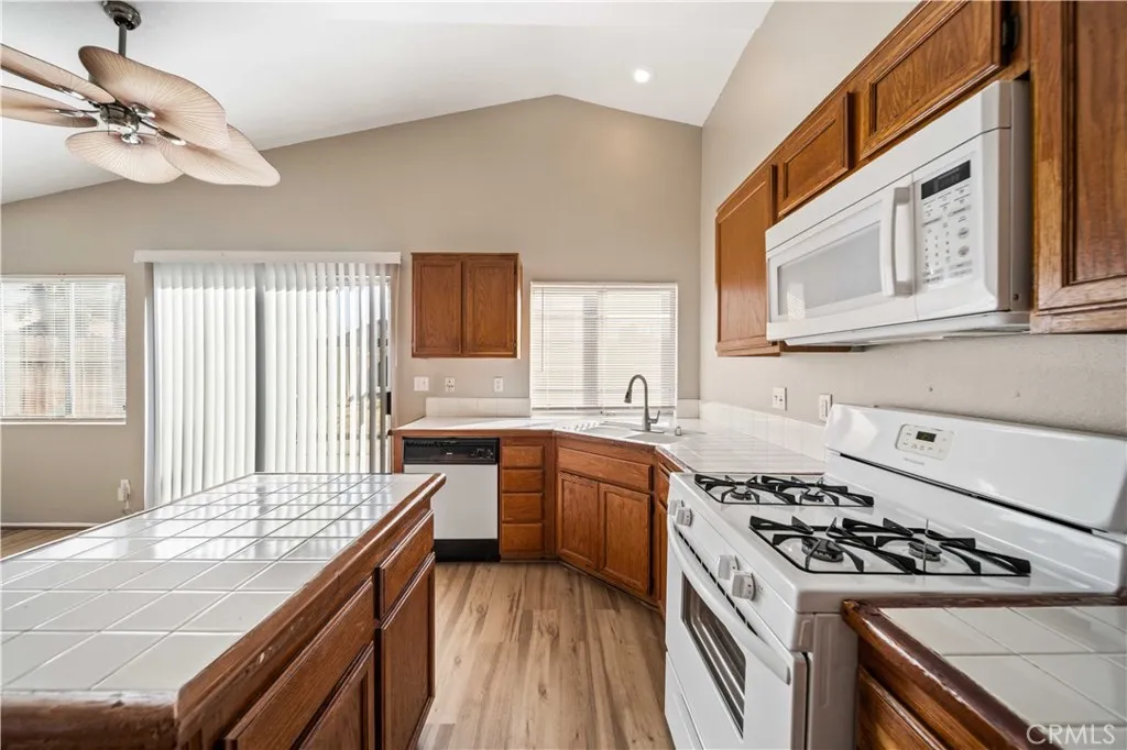 622 E Avenue J11, Lancaster, California 93535 home-pic-14
