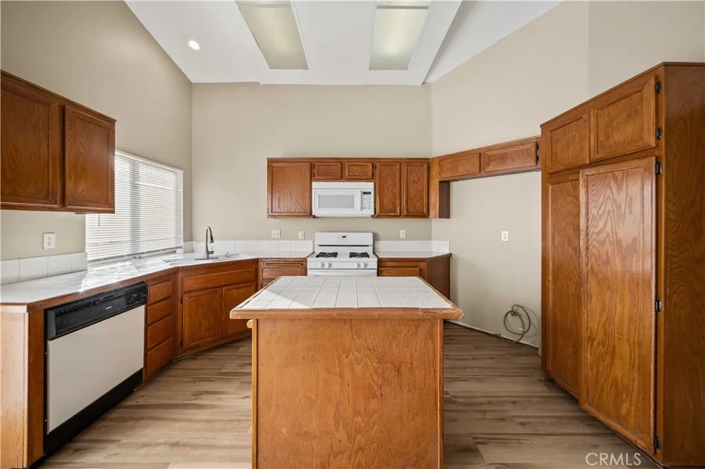 622 E Avenue J11, Lancaster, California 93535 home-pic-11