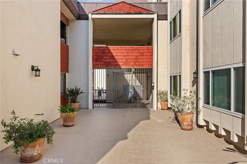 5651 Sumner Way 310, Culver City, California 90230 home-pic-22