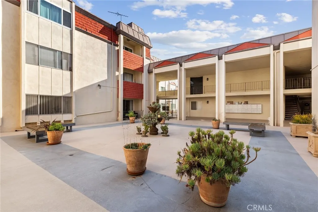 5651 Sumner Way 310, Culver City, California 90230 home-pic-21