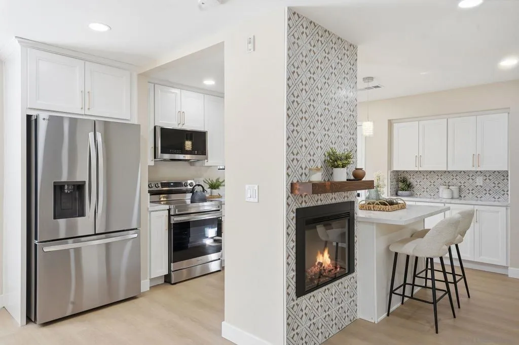 2564 Navarra Dr 115, Carlsbad, California 92009 home-pic-3