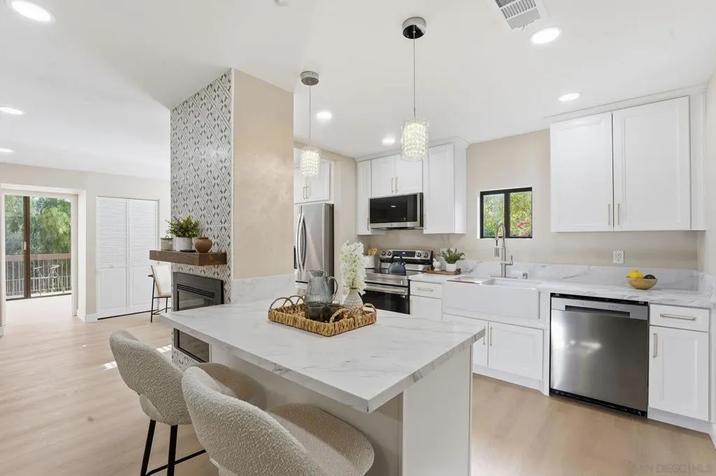 2564 Navarra Dr 115, Carlsbad, California 92009 home-pic-6