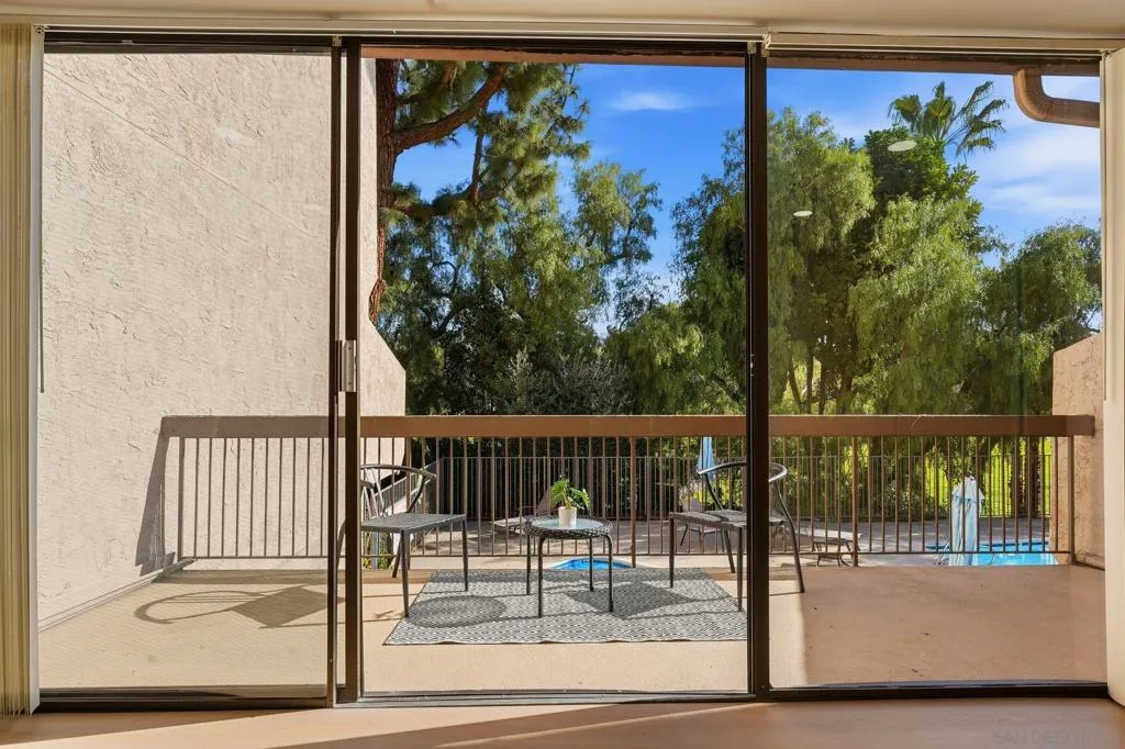 2564 Navarra Dr 115, Carlsbad, California 92009 home-pic-23