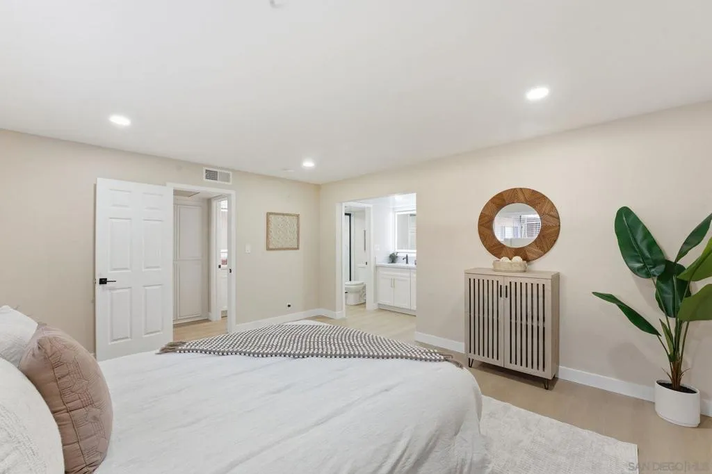 2564 Navarra Dr 115, Carlsbad, California 92009 home-pic-18