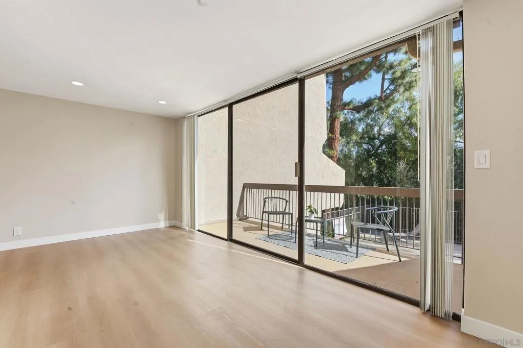 2564 Navarra Dr 115, Carlsbad, California 92009 home-pic-21