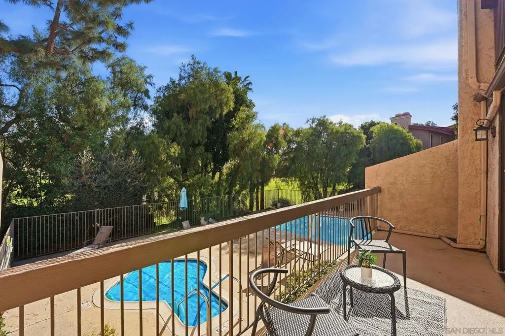 2564 Navarra Dr 115, Carlsbad, California 92009 home-pic-24