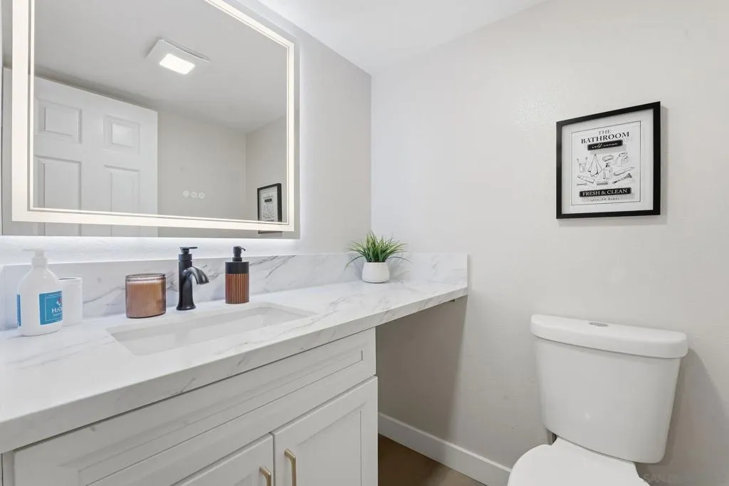 2564 Navarra Dr 115, Carlsbad, California 92009 home-pic-16