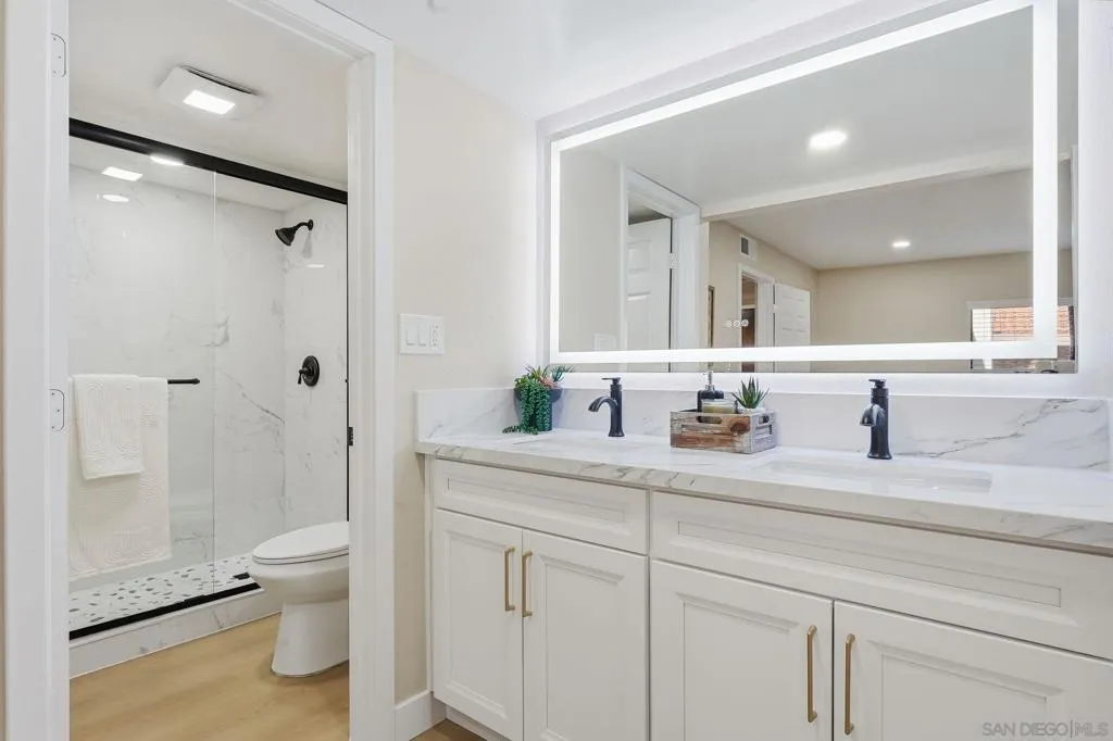2564 Navarra Dr 115, Carlsbad, California 92009 home-pic-19