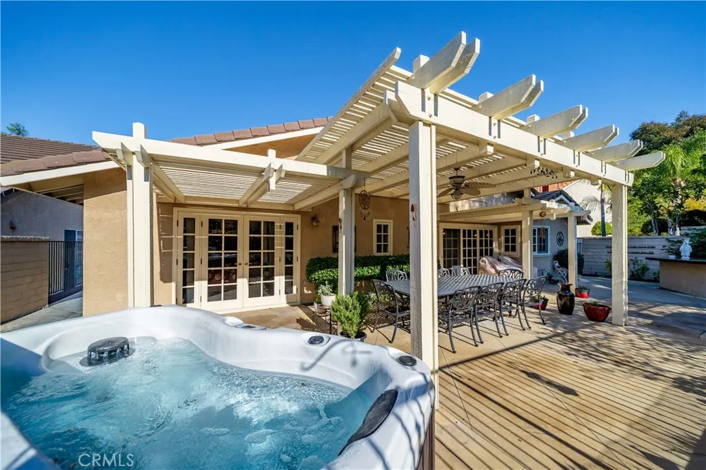 6430 E Oakview Lane, Anaheim Hills, California 92807 home-pic-1