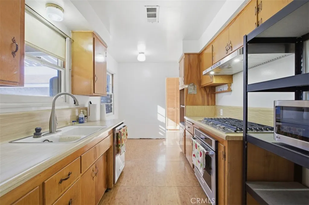 128 W Ghent Street, Glendora, California 91740 home-pic-8