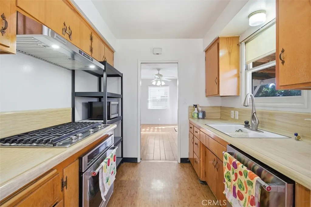 128 W Ghent Street, Glendora, California 91740 home-pic-10