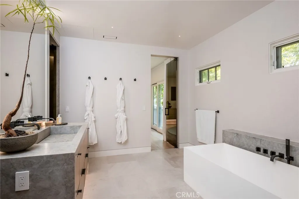1 Stickley Drive, Laguna Beach, California 92651 home-pic-17