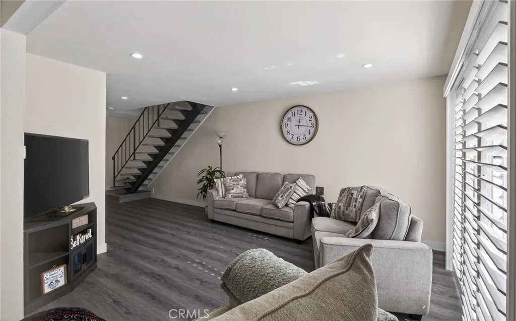 910 E Meadbrook, Carson, California 90746 home-pic-7