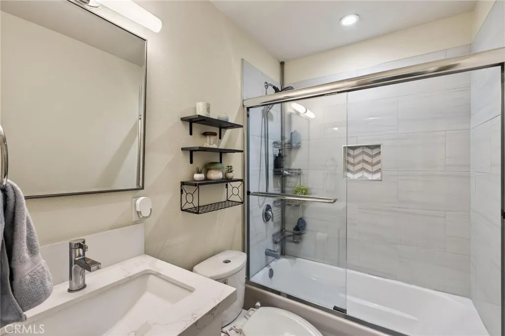 910 E Meadbrook, Carson, California 90746 home-pic-35