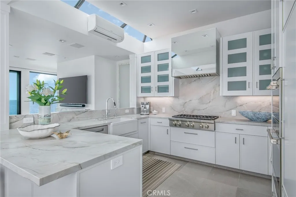1715 Ocean Way, Laguna Beach, California 92651 home-pic-9
