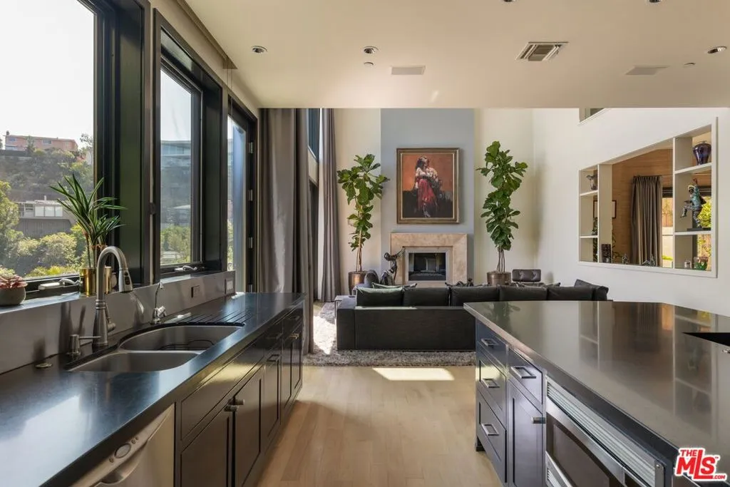 1573 Sunset Plaza Drive, Los Angeles, California 90069 home-pic-10