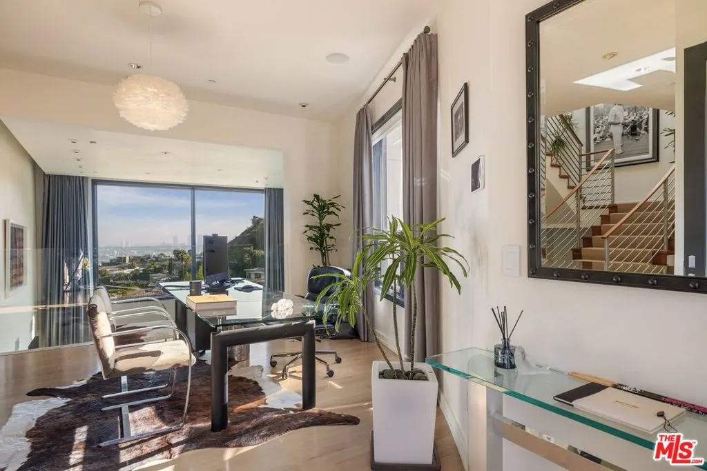 1573 Sunset Plaza Drive, Los Angeles, California 90069 home-pic-15