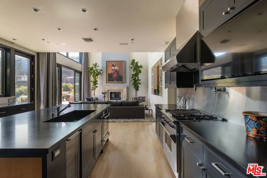 1573 Sunset Plaza Drive, Los Angeles, California 90069 home-pic-8