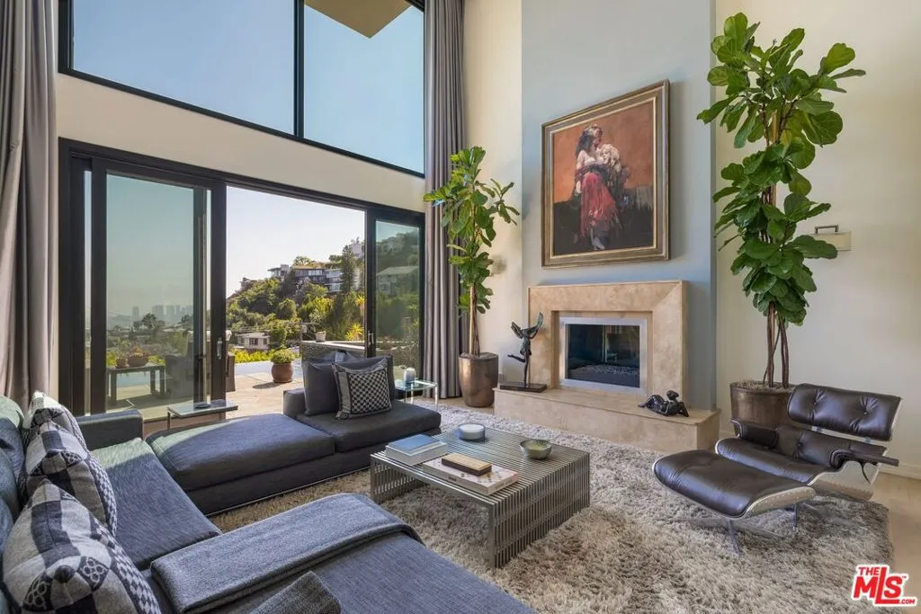1573 Sunset Plaza Drive, Los Angeles, California 90069 home-pic-3