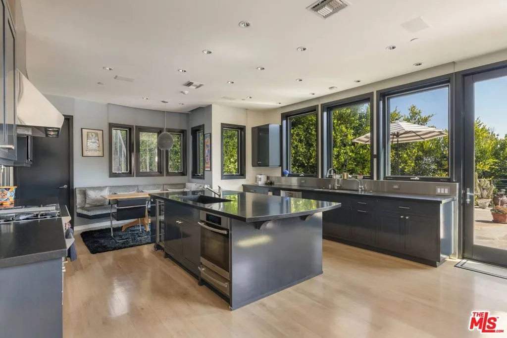 1573 Sunset Plaza Drive, Los Angeles, California 90069 home-pic-6