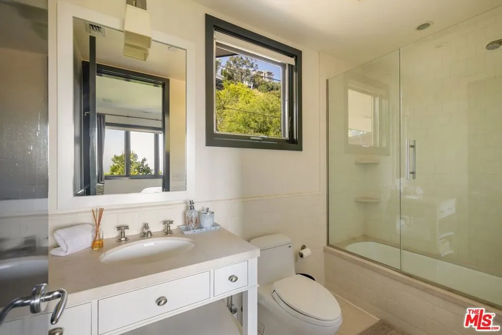 1573 Sunset Plaza Drive, Los Angeles, California 90069 home-pic-40