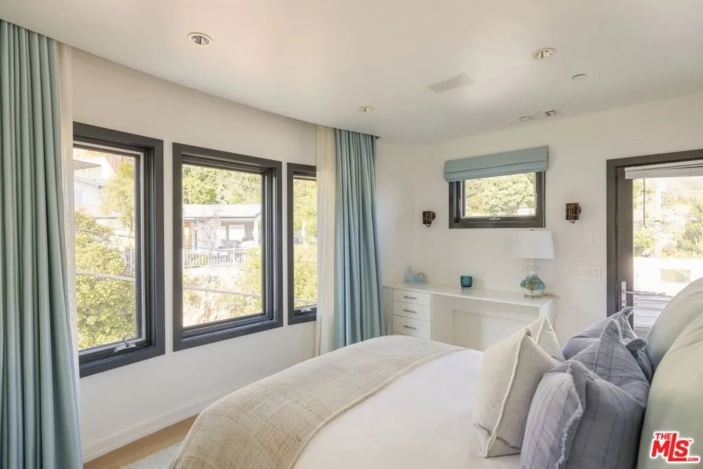 1573 Sunset Plaza Drive, Los Angeles, California 90069 home-pic-35
