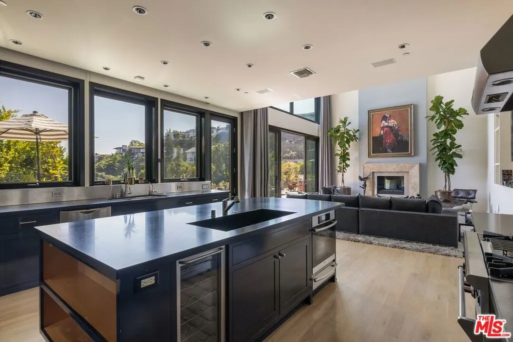 1573 Sunset Plaza Drive, Los Angeles, California 90069 home-pic-7