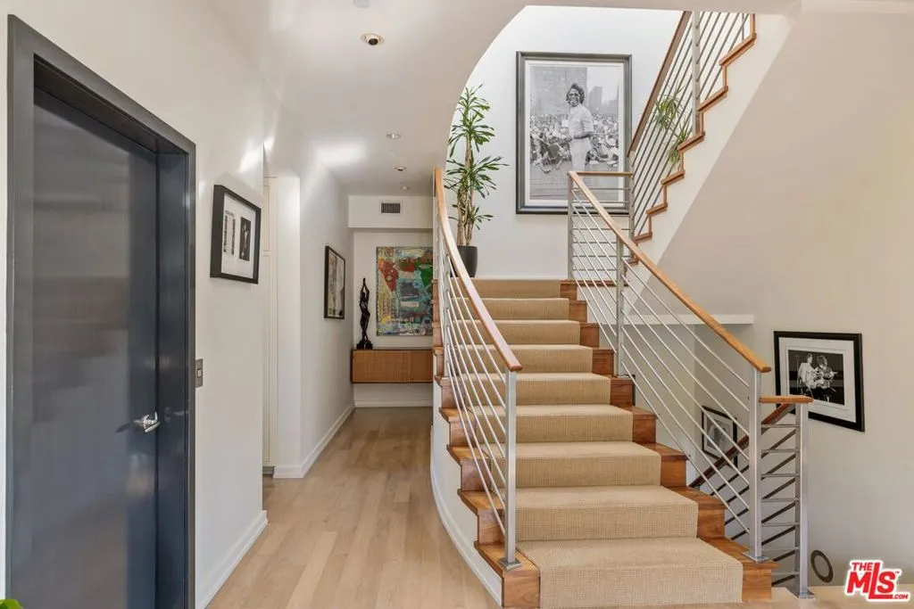1573 Sunset Plaza Drive, Los Angeles, California 90069 home-pic-38