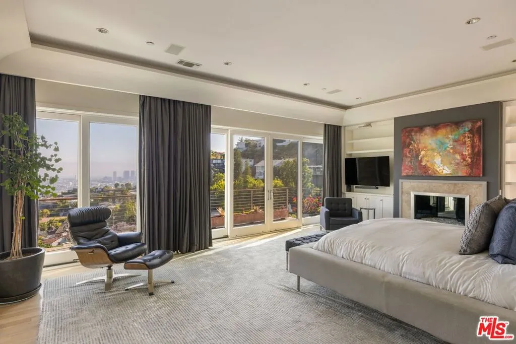 1573 Sunset Plaza Drive, Los Angeles, California 90069 home-pic-25