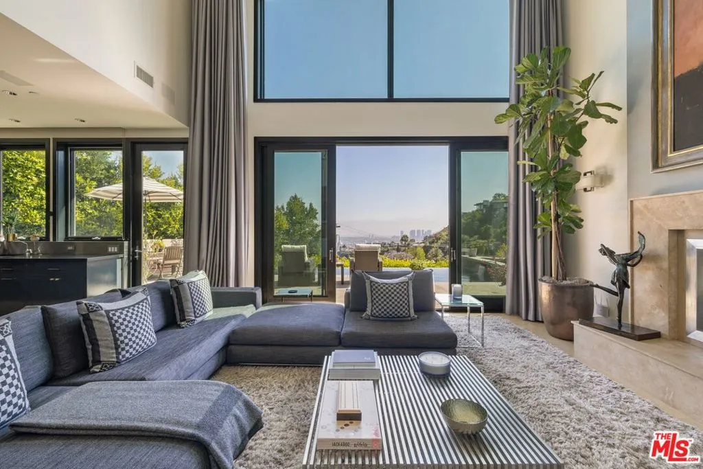 1573 Sunset Plaza Drive, Los Angeles, California 90069 home-pic-4