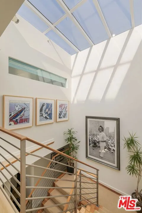 1573 Sunset Plaza Drive, Los Angeles, California 90069 home-pic-24