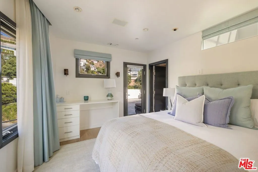 1573 Sunset Plaza Drive, Los Angeles, California 90069 home-pic-36