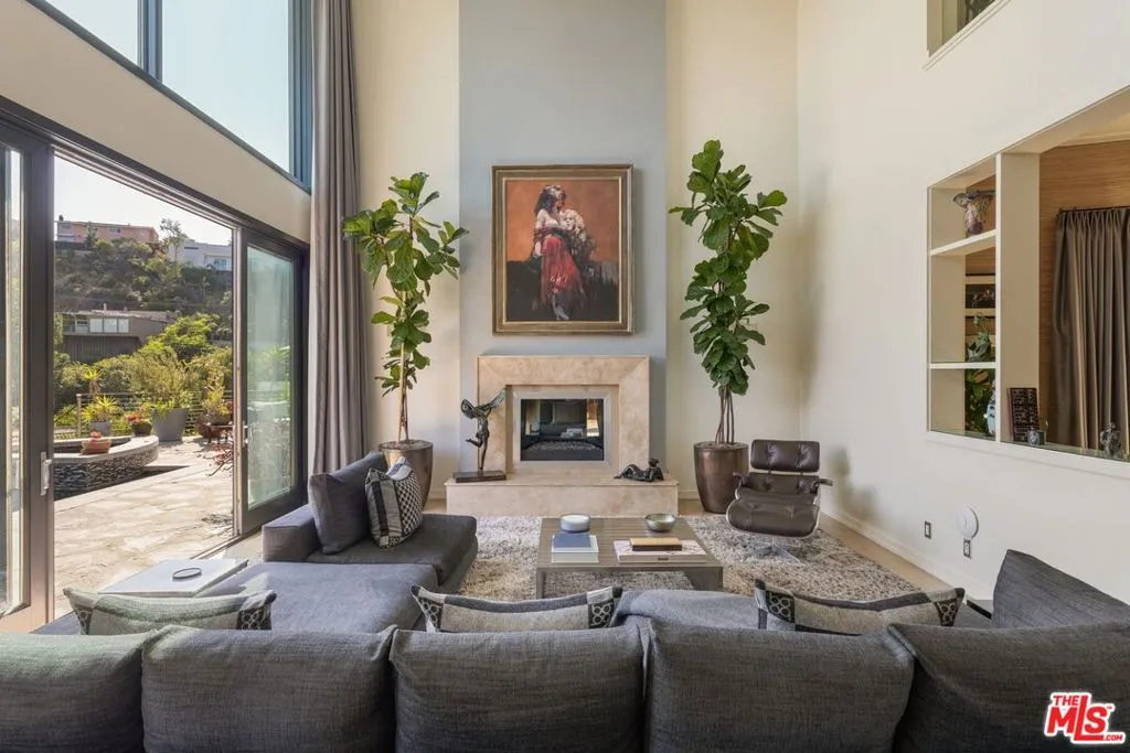 1573 Sunset Plaza Drive, Los Angeles, California 90069 home-pic-2