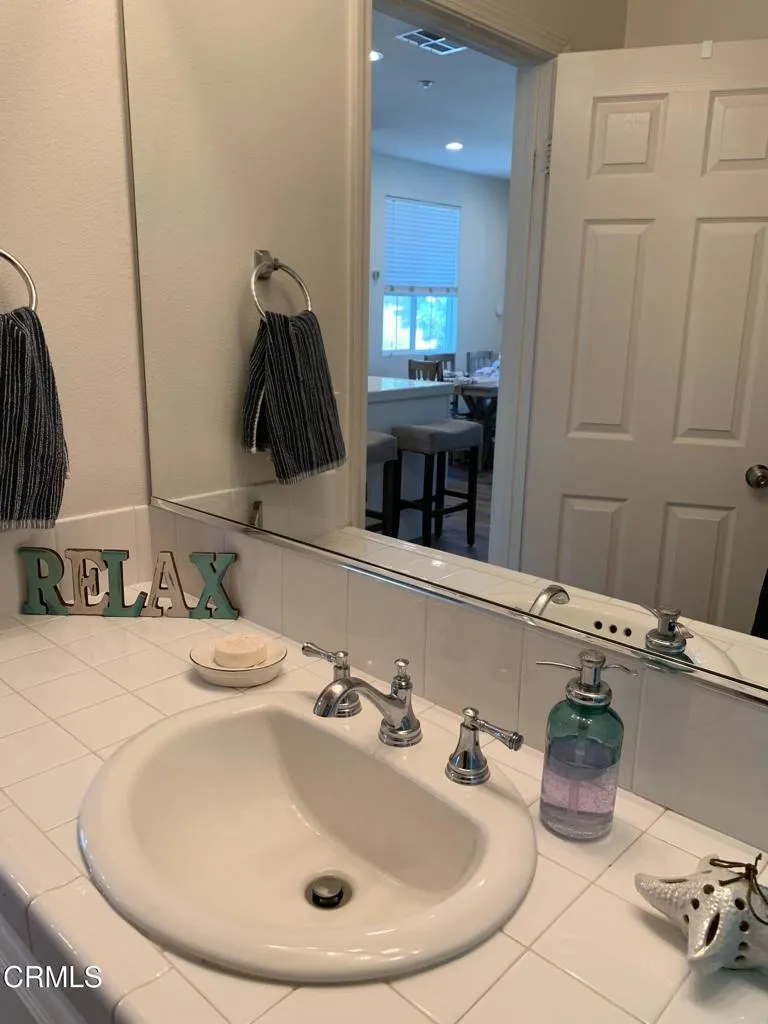 1232 Bayside Circle, Oxnard, California 93035 home-pic-10