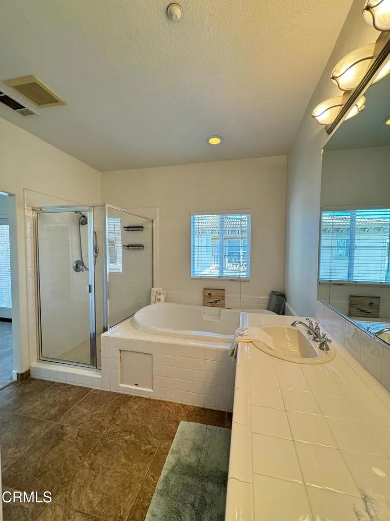 1232 Bayside Circle, Oxnard, California 93035 home-pic-34