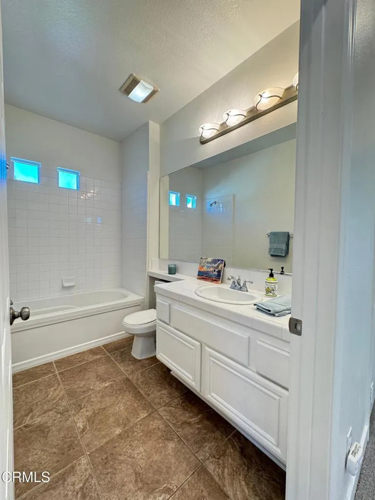 1232 Bayside Circle, Oxnard, California 93035 home-pic-26