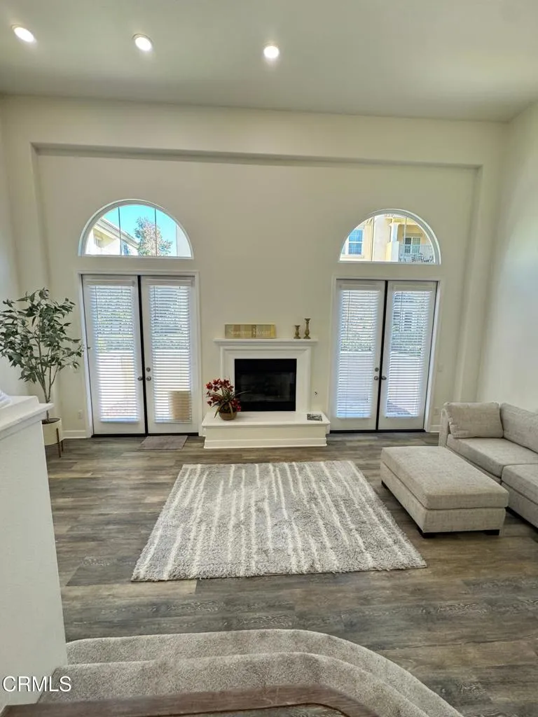 1232 Bayside Circle, Oxnard, California 93035 home-pic-4
