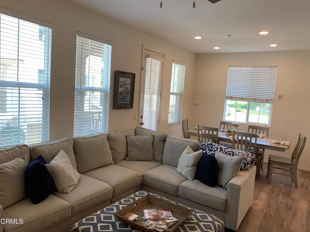 1232 Bayside Circle, Oxnard, California 93035 home-pic-16