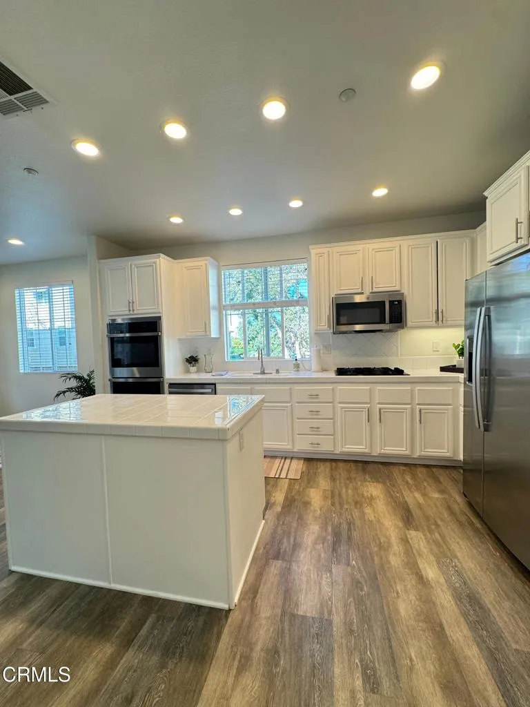 1232 Bayside Circle, Oxnard, California 93035 home-pic-12
