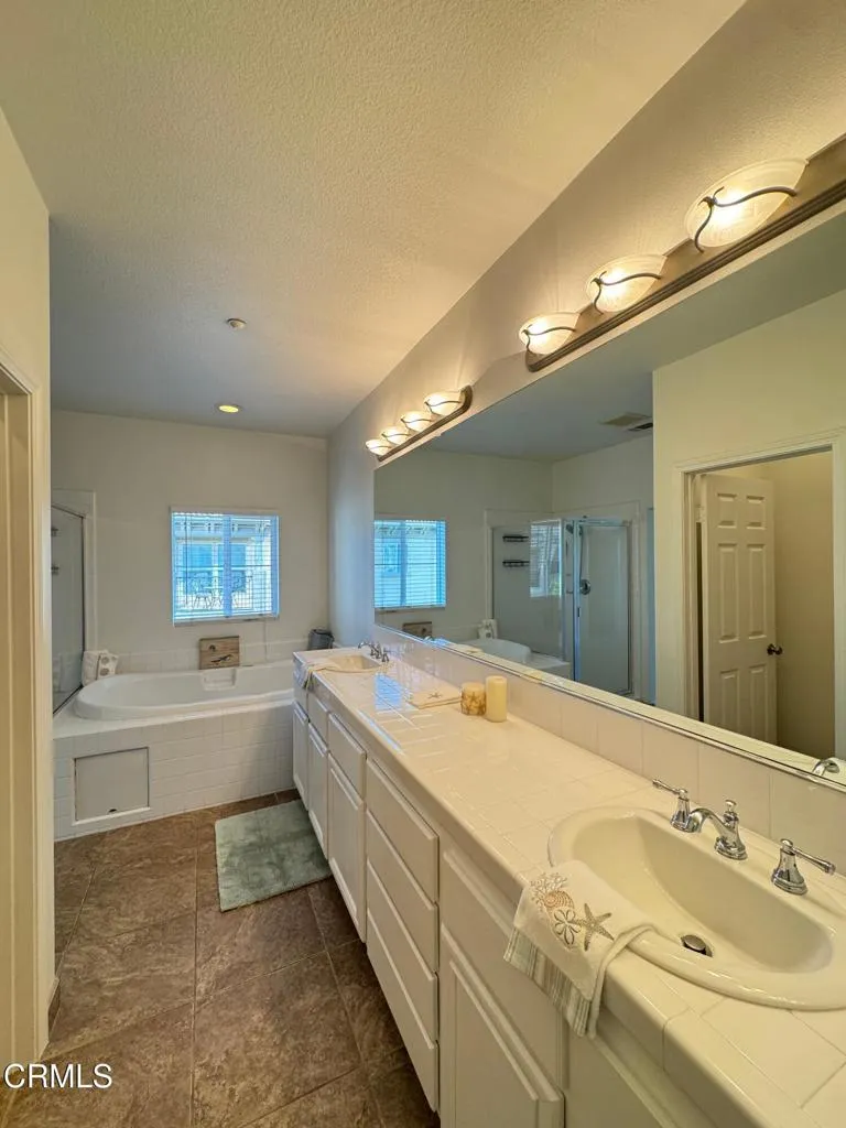 1232 Bayside Circle, Oxnard, California 93035 home-pic-33