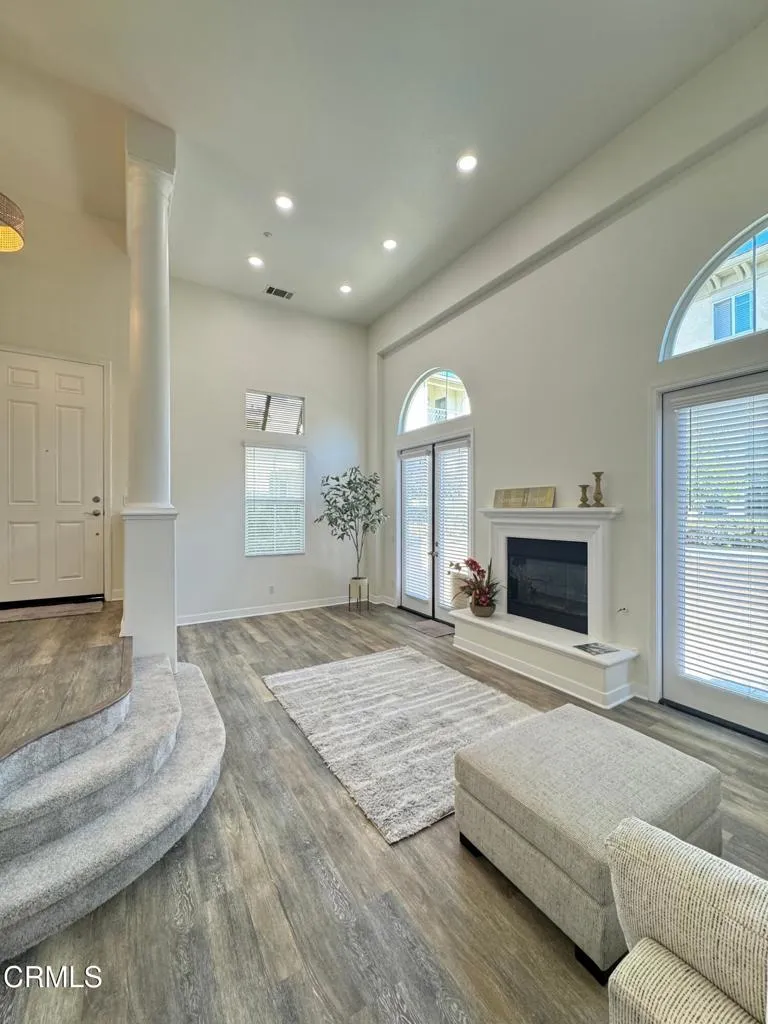 1232 Bayside Circle, Oxnard, California 93035 home-pic-5