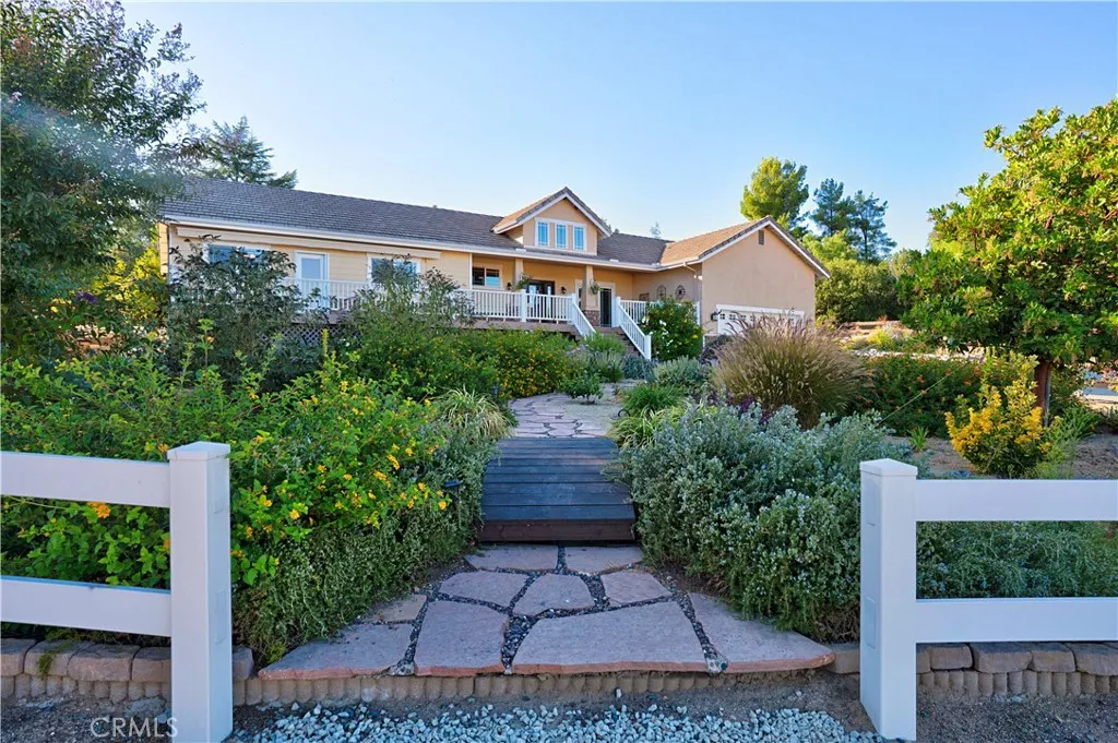 Walkway entrance to 2nd home - drought tolerant flowering plants