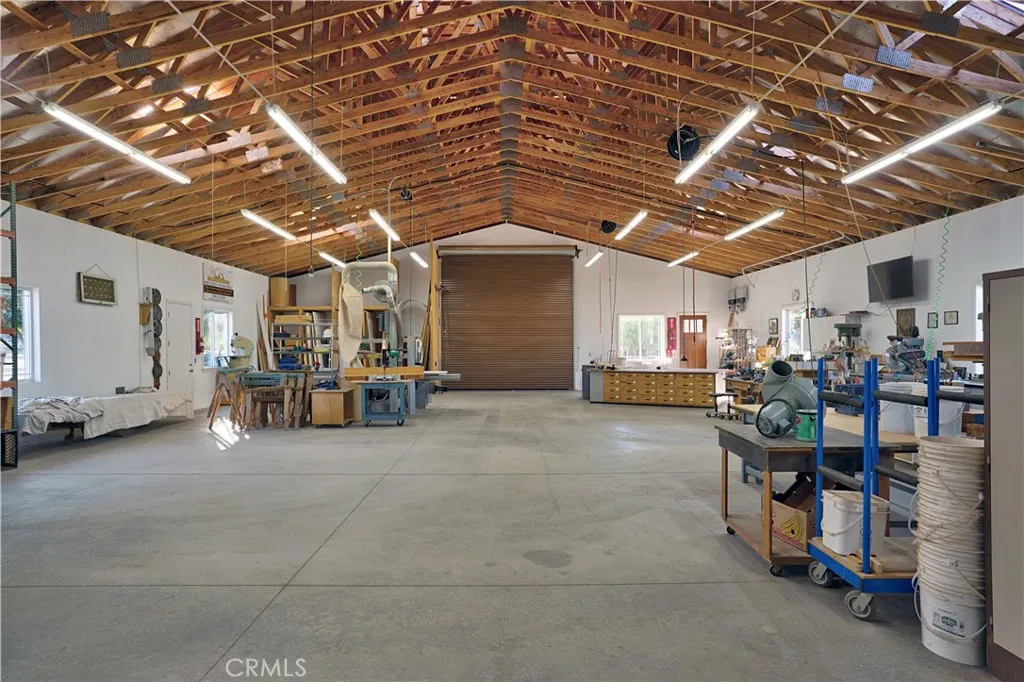 Large Workshop area - or perfect for the car enthusiast