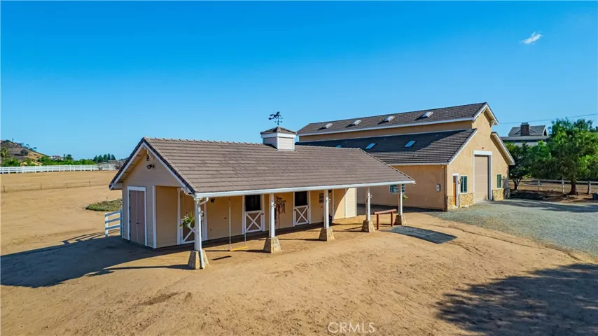 Custom Built Shedrow Barn & Large Workshop