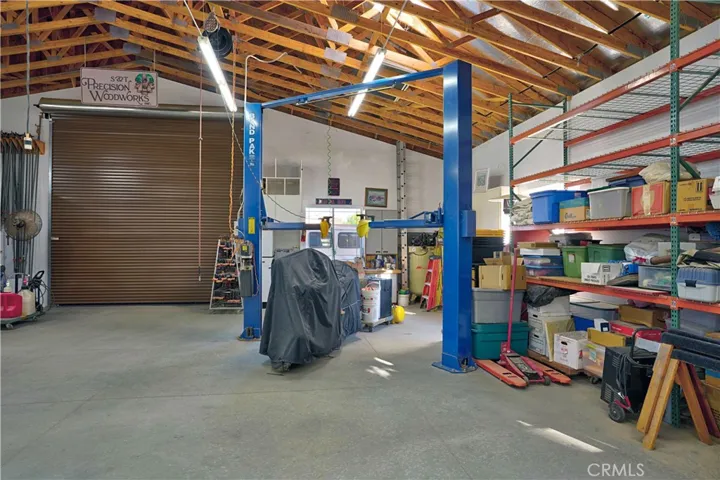 Auto-lift in workshop - conveys with property